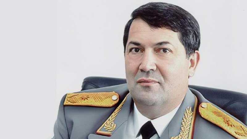 General güləşçiyə 100 minlik maşın nömrəsi hədiyyə etdi
