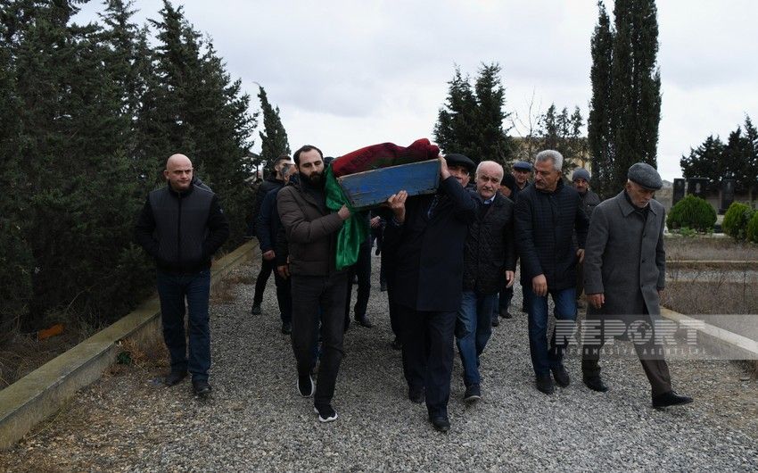 Bakıda avtomobillə vurularaq öldürülən alim dəfn olunub