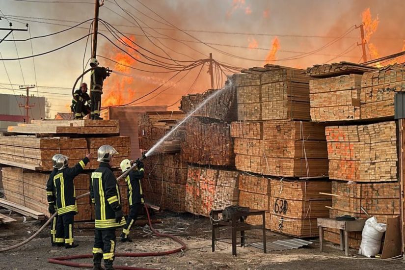 Bakıda inşaat materialları bazarında açıq alov mənbələri söndürülüb -   FOTO - VİDEO - YENİLƏNDİ