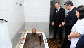 Naftalanda icra başçısı “Kəpəz” sağlamlıq mərkəzində turistlərlə görüşdü -     FOTOLAR — foto 5
