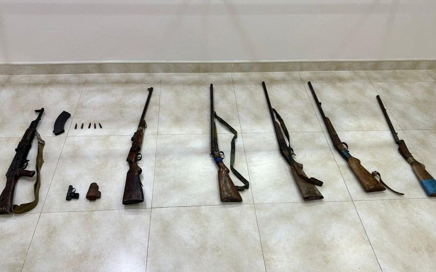 Polis əməkdaşları tərəfindən odlu silahlar aşkarlanıb