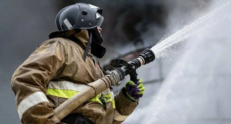 Mebel sexində yanğında dağıntılar altından 3 nəfərin meyiti tapılıb, cinayət işi başlanıb