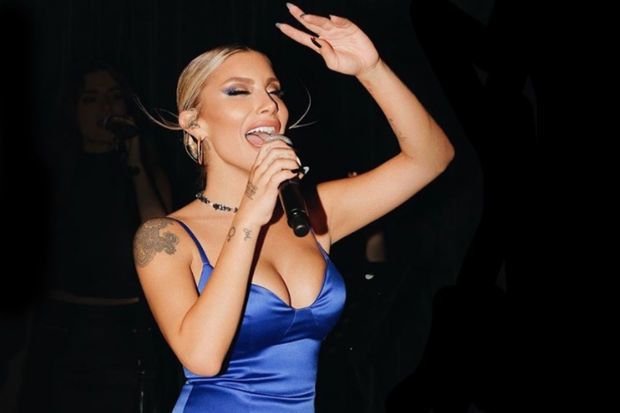 İrem Dericiden azərbaycanlı müğənniyə etiraf: “Səni Azərbaycan qızlarına yem etmərəm”