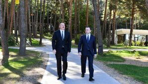Prezident İlham Əliyev və Baş nazir İrakli Qaribaşvili Tbilisidə Ümummilli Lider Heydər Əliyevin 100 illiyinə həsr edilmiş fotosərgi ilə tanış olublar -     YENİLƏNDİ — foto 2
