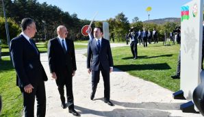 Prezident İlham Əliyev və Baş nazir İrakli Qaribaşvili Tbilisidə Ümummilli Lider Heydər Əliyevin 100 illiyinə həsr edilmiş fotosərgi ilə tanış olublar -     YENİLƏNDİ — foto 3