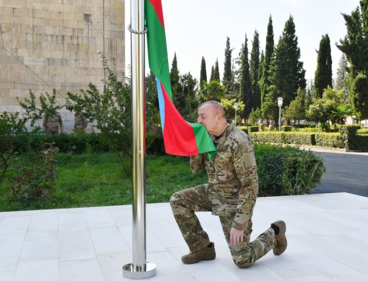 Prezident İlham Əliyev Ağdərə şəhərində Azərbaycan Respublikasının Dövlət Bayrağını ucaldıb -   FOTO - YENİLƏNDİ