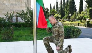 Prezident İlham Əliyev Ağdərə şəhərində Azərbaycan Respublikasının Dövlət Bayrağını ucaldıb -   FOTO - YENİLƏNDİ — foto 1