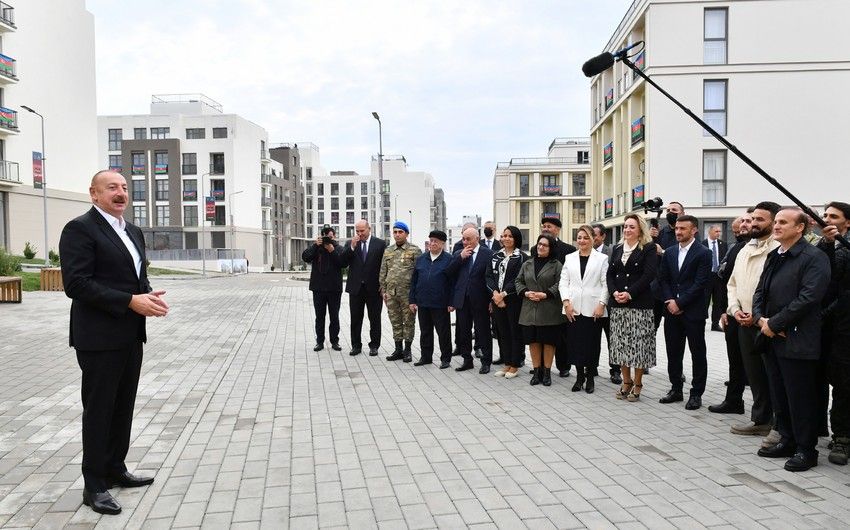 Prezident Füzuli şəhərinə köçmüş sakinlər və rayon ictimaiyyətinin nümayəndələri ilə görüşüb -   FOTO - YENİLƏNDİ - 2