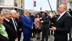 Prezident Füzuli şəhərinə köçmüş sakinlər və rayon ictimaiyyətinin nümayəndələri ilə görüşüb -   FOTO - YENİLƏNDİ - 2 — foto 3