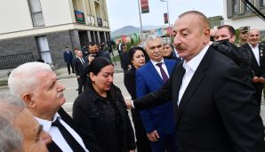 Prezident Füzuli şəhərinə köçmüş sakinlər və rayon ictimaiyyətinin nümayəndələri ilə görüşüb -   FOTO - YENİLƏNDİ - 2 — foto 4
