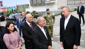 Prezident Füzuli şəhərinə köçmüş sakinlər və rayon ictimaiyyətinin nümayəndələri ilə görüşüb -   FOTO - YENİLƏNDİ - 2 — foto 5