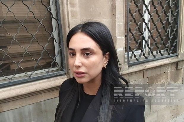 Tanınmış modelyer məhkəmədən atasının qatillərinə ən ağır cəza verilməsini istəyib