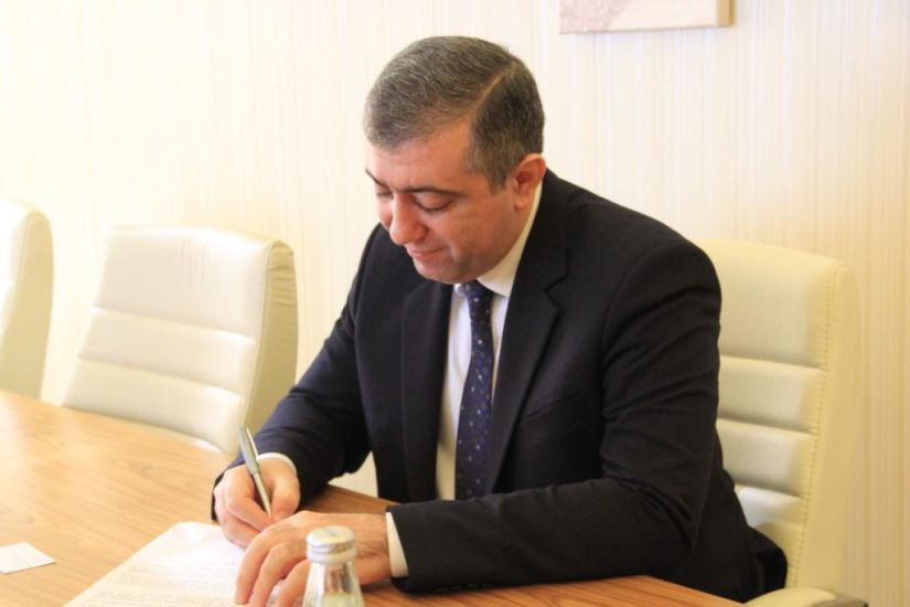 Prezidentin İdarə Heyətinin sədri vəzifəsindən azad edərək səfir təyin etdiyi şəxs kimdir? -       DOSYE