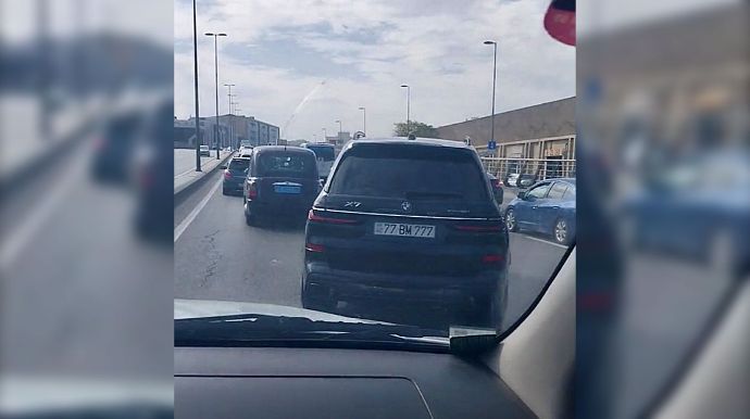 Məşhur meyxanaçı 255 minlik “BMW”si ilə baxın necə qayda pozdu -     VİDEO