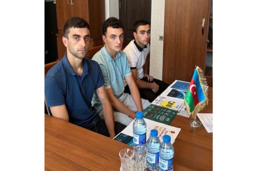 BQXK sərhəddə saxlanılan erməni futbolçularla görüşdü
