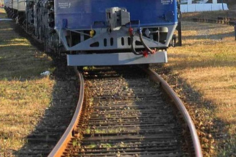 Sabirabadda qatarla traktor toqquşub, sürücü ölüb