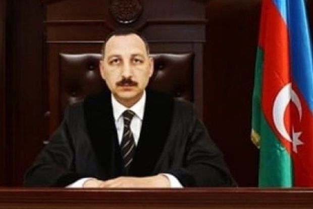 Cəlilabadda hakim onunla mübahisə edən şəxsi həbs etdirdi
