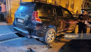 Bakıda "Galendewagen"in iştirakı ilə üç maşın toqquşub, xəsarət alan var — foto 2