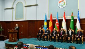 Prezident Düşənbədə Qurbanqulu Berdiməhəmmədovun təltifolunma mərasimində iştirak edib -   FOTOLAR — foto 1