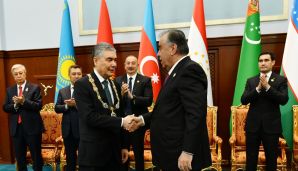 Prezident Düşənbədə Qurbanqulu Berdiməhəmmədovun təltifolunma mərasimində iştirak edib -   FOTOLAR — foto 2