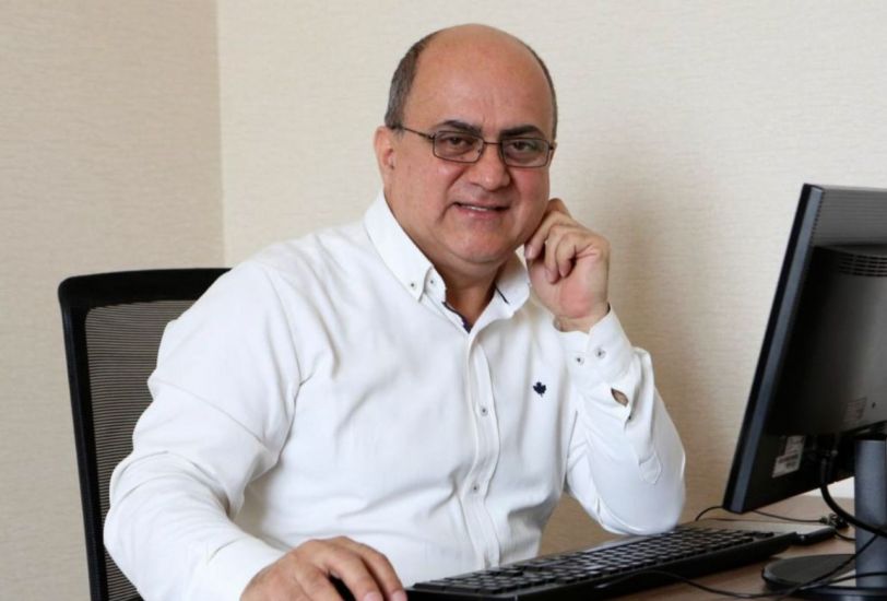 Tanınmış jurnalistə     AĞIR İTKİ