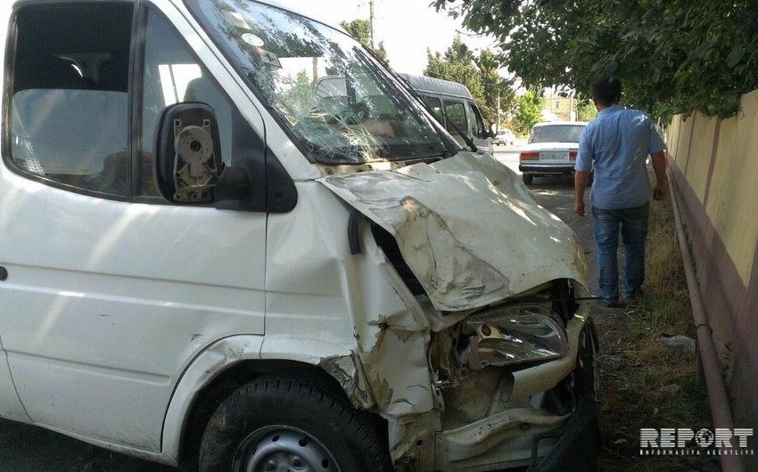 Salyanda mikroavtobus kanala aşıb, ölən var