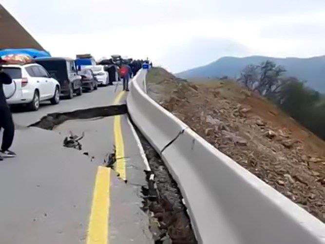Qarabağdan köçən ermənilərə görə Xankəndi-Gorus yolu çökdü -     FOTO