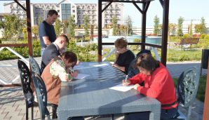 Naftalanda yaz mövsümündə turistlərlə sorğu keçirildi -     FOTOLAR — foto 6