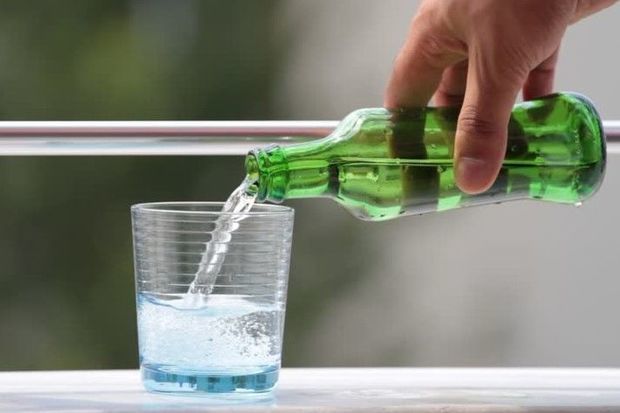 Qazlı içkilərlə bağlı çaşdırıcı açıqlamalar: Xeyirdir, yoxsa ziyan?
