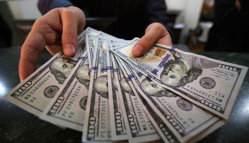 Daha bir şirkət ölkədən pul çıxarıb