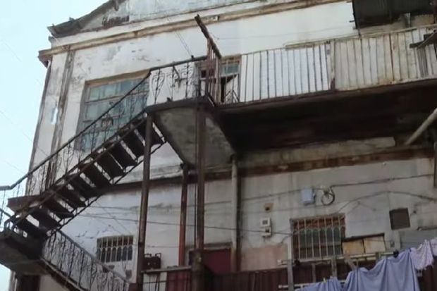 Bakıda 131 yaşlı tarixi bina qəzalı vəziyyətdədir -       VİDEO