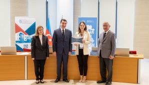 Hikmət Hacıyev: Azərbaycanın COP29-a ev sahibliyi etməsi diplomatik və siyasi cəsarətimizin təcəssümüdür -   FOTO — foto 1