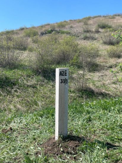 Azərbaycanla Ermənistan arasında ilk sərhəd dirəyi quraşdırıldı -       FOTO