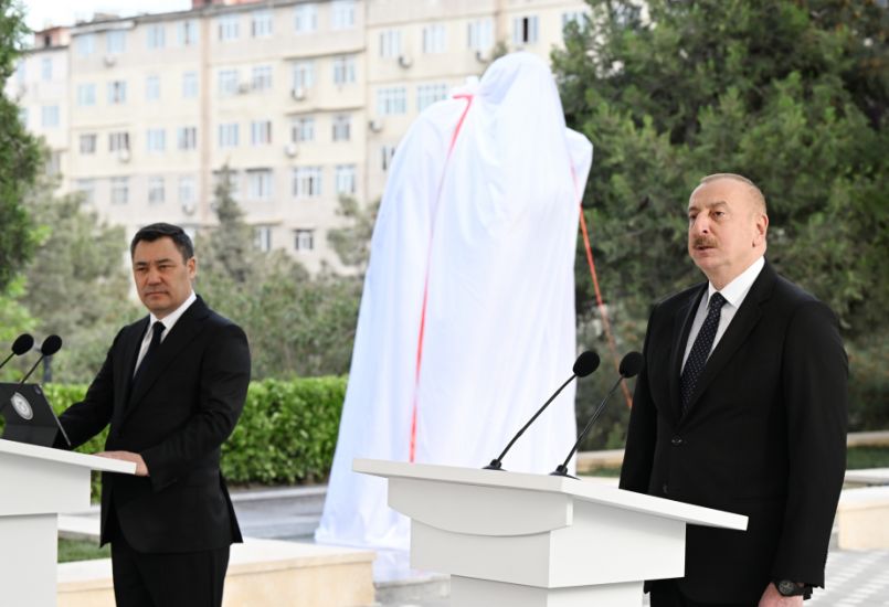 İlham Əliyev və Sadır Japarov Bakıda Çingiz Aytmatovun abidəsinin açılış mərasimində iştirak ediblər -     YENİLƏNDİ