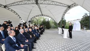İlham Əliyev və Sadır Japarov Bakıda Çingiz Aytmatovun abidəsinin açılış mərasimində iştirak ediblər -     YENİLƏNDİ — foto 10