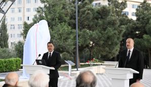 İlham Əliyev və Sadır Japarov Bakıda Çingiz Aytmatovun abidəsinin açılış mərasimində iştirak ediblər -     YENİLƏNDİ — foto 11