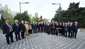 İlham Əliyev və Sadır Japarov Bakıda Çingiz Aytmatovun abidəsinin açılış mərasimində iştirak ediblər -     YENİLƏNDİ — foto 14