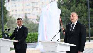 İlham Əliyev və Sadır Japarov Bakıda Çingiz Aytmatovun abidəsinin açılış mərasimində iştirak ediblər -     YENİLƏNDİ — foto 4