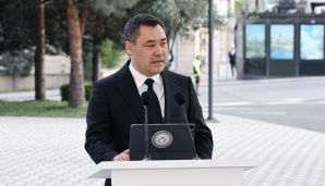 İlham Əliyev və Sadır Japarov Bakıda Çingiz Aytmatovun abidəsinin açılış mərasimində iştirak ediblər -     YENİLƏNDİ — foto 6