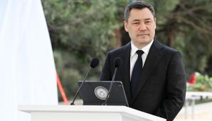 İlham Əliyev və Sadır Japarov Bakıda Çingiz Aytmatovun abidəsinin açılış mərasimində iştirak ediblər -     YENİLƏNDİ — foto 8