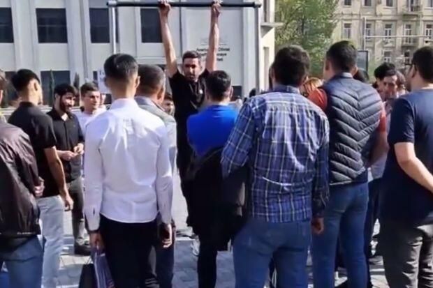 Bakının mərkəzində yeni PUL TƏLƏSİ -     VİDEO