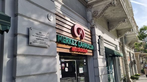 Bakıda tarixi binaya müdaxilə edilib?