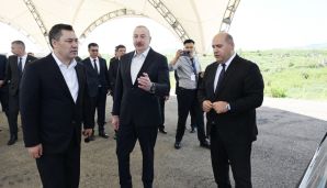 Azərbaycan və Qırğızıstan prezidentləri Füzuli şəhərinin dağıdılmış yerlərinə baxıb, Baş planla tanış olublar -   FOTO - YENİLƏNDİ — foto 3