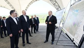 Azərbaycan və Qırğızıstan prezidentləri Füzuli şəhərinin dağıdılmış yerlərinə baxıb, Baş planla tanış olublar -   FOTO - YENİLƏNDİ — foto 2