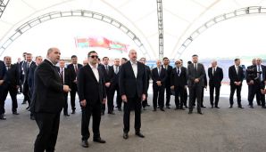 Azərbaycan və Qırğızıstan prezidentləri Ağdamın Xıdırlı kənd tam orta məktəbinin təməlqoyma mərasimində iştirak ediblər -   FOTO - YENİLƏNDİ — foto 5
