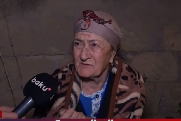 85 yaşlı qadın oğlu tərəfindən döyülərək küçəyə atılıb -     VİDEO