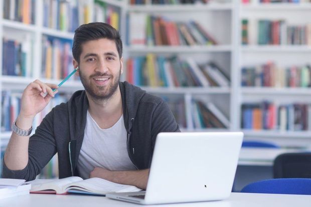 Bakıda universitetdə oğlan tələbələr saqqala görə dərsə buraxılmadılar -     FOTO
