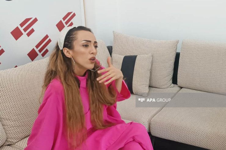 “Kişilər o müğənniləri toya öz kefləri üçün gətizdirir, kabinetdə oxudurlar” -     Ofeliya Şabanova