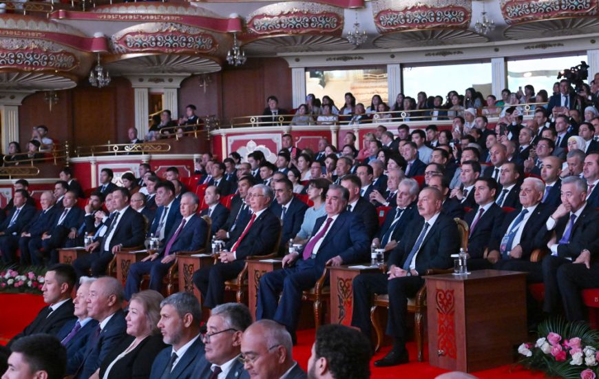 Prezident İlham Əliyev Astanada “Вечер дружбы” adlı qala konsertdə iştirak etdi