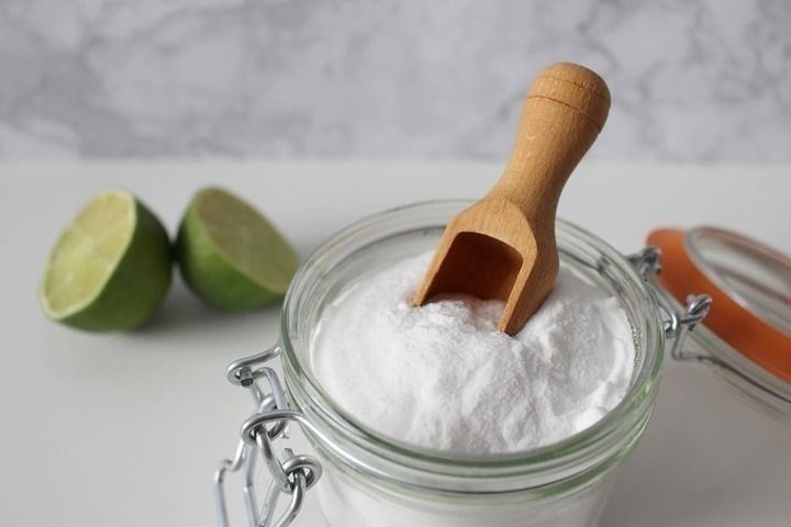 Tualetdə corabda soda saxlayın –     Faydalıdır